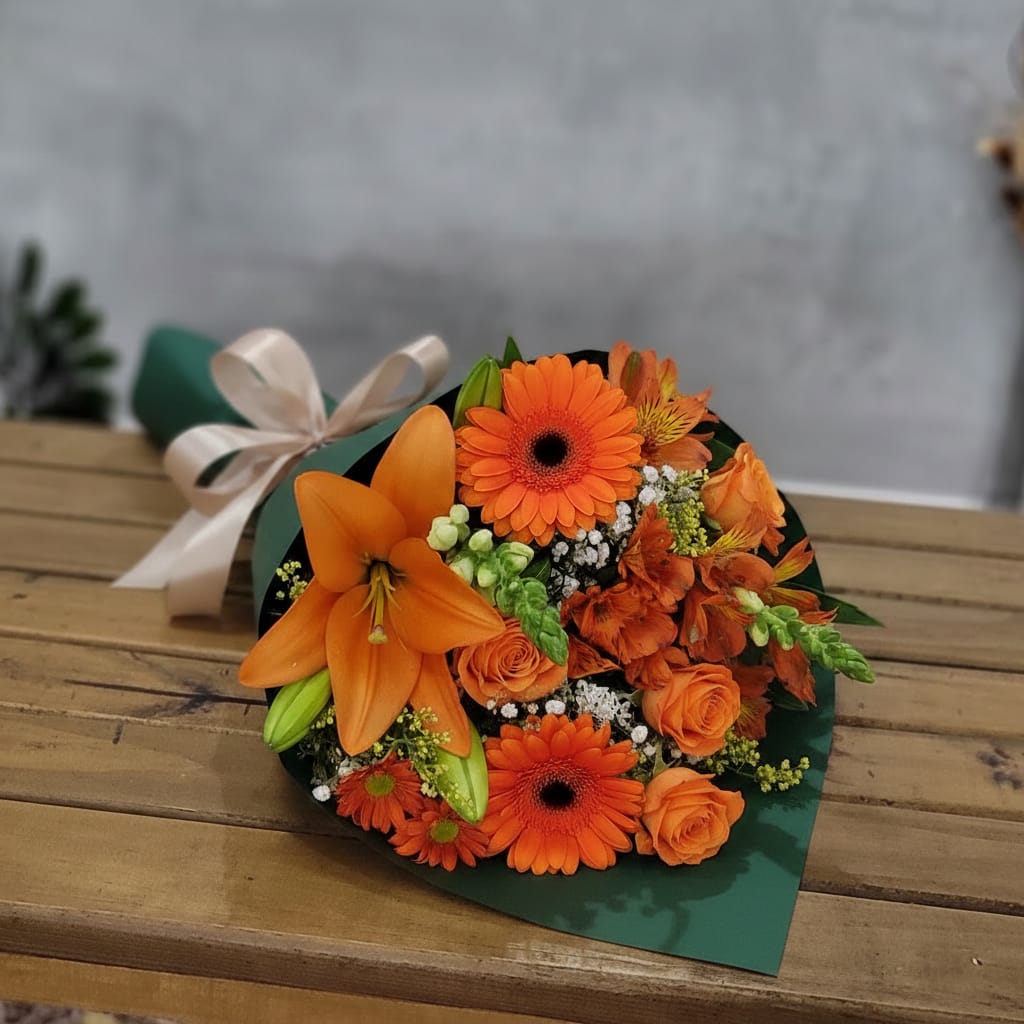 Buqu� Tradicional Flores Laranja